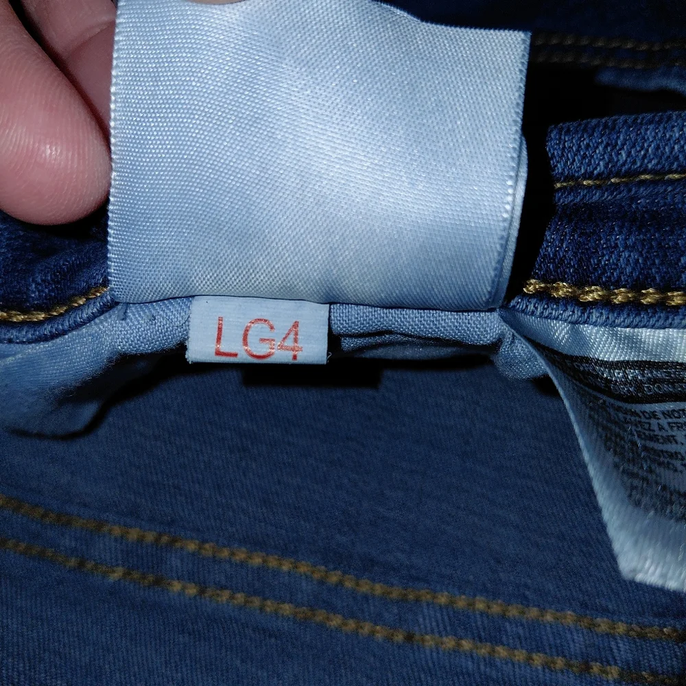 Levi’s Classic Blue Denim Shorts Size 31 High Rise Mom Shorts Mid Length
